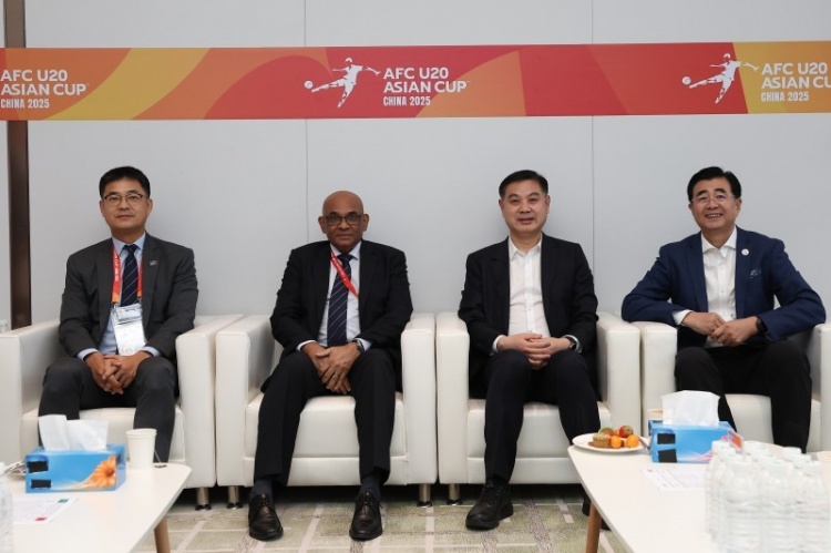 足协高层会见亚足联秘书长，，，宋凯：希望更多青少年赛事在中国举行