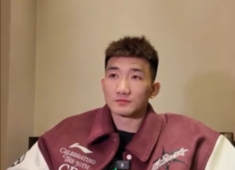 咋形容你和王博的关系？？？？？？孙铭徽：像家人 他训练&生涯中很照顾我们