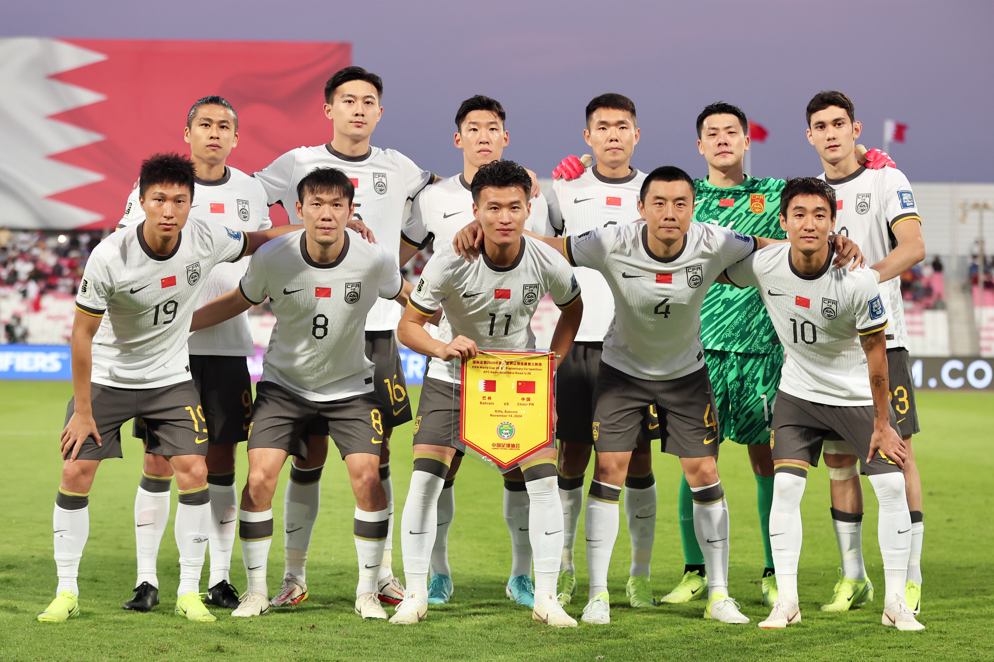 汹涌：13名国脚+两归化未在首轮登场，，，，，让人难免担心3月世预赛远景