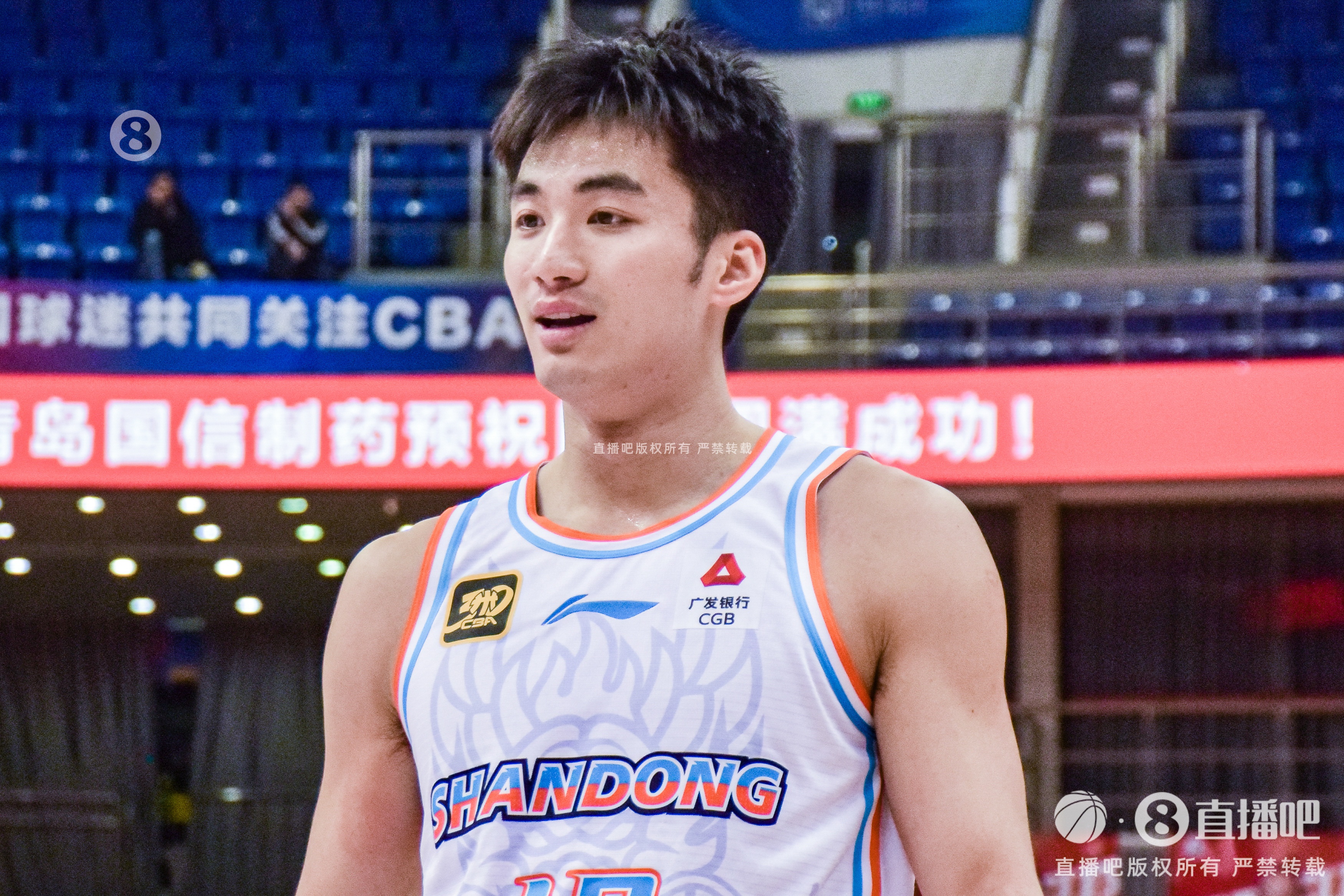 夏晓司：山东队抵达北京 于德豪膝盖有伤 预计是要缺席一到两场