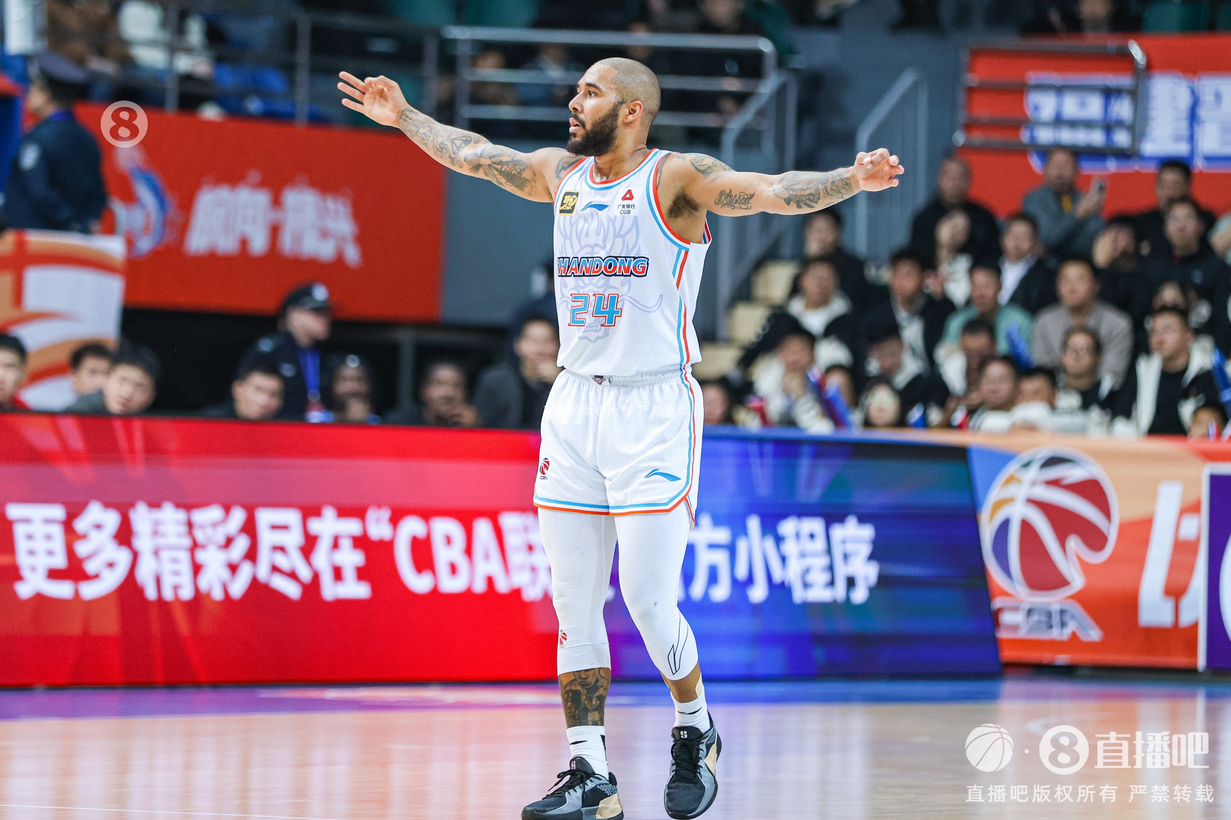怎样队友短路！摩尔19中12空砍31分 小节狂砍22分