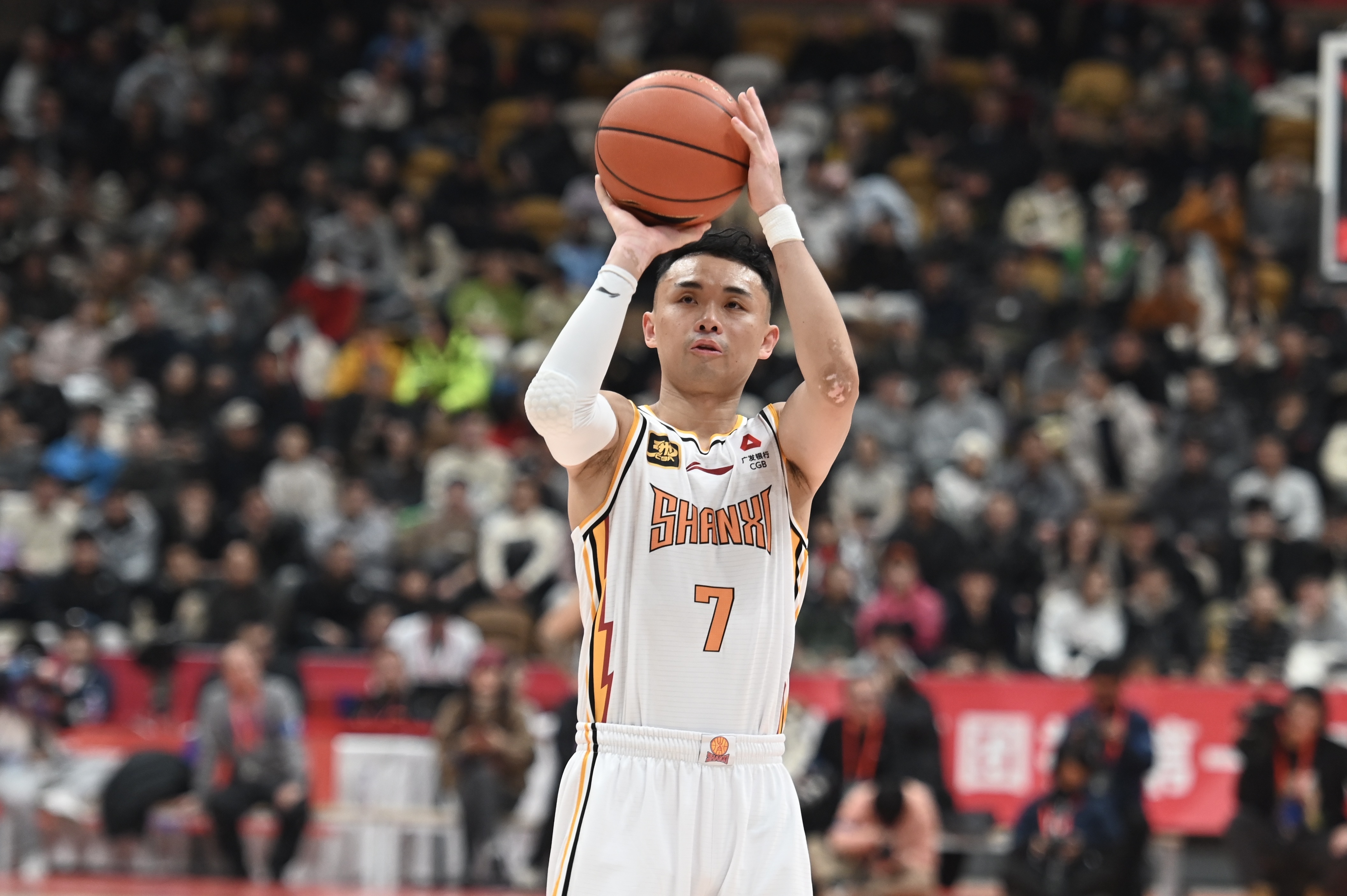 无奈输球！原帅15投7中&三分11中4 获得18分4板5助0失误